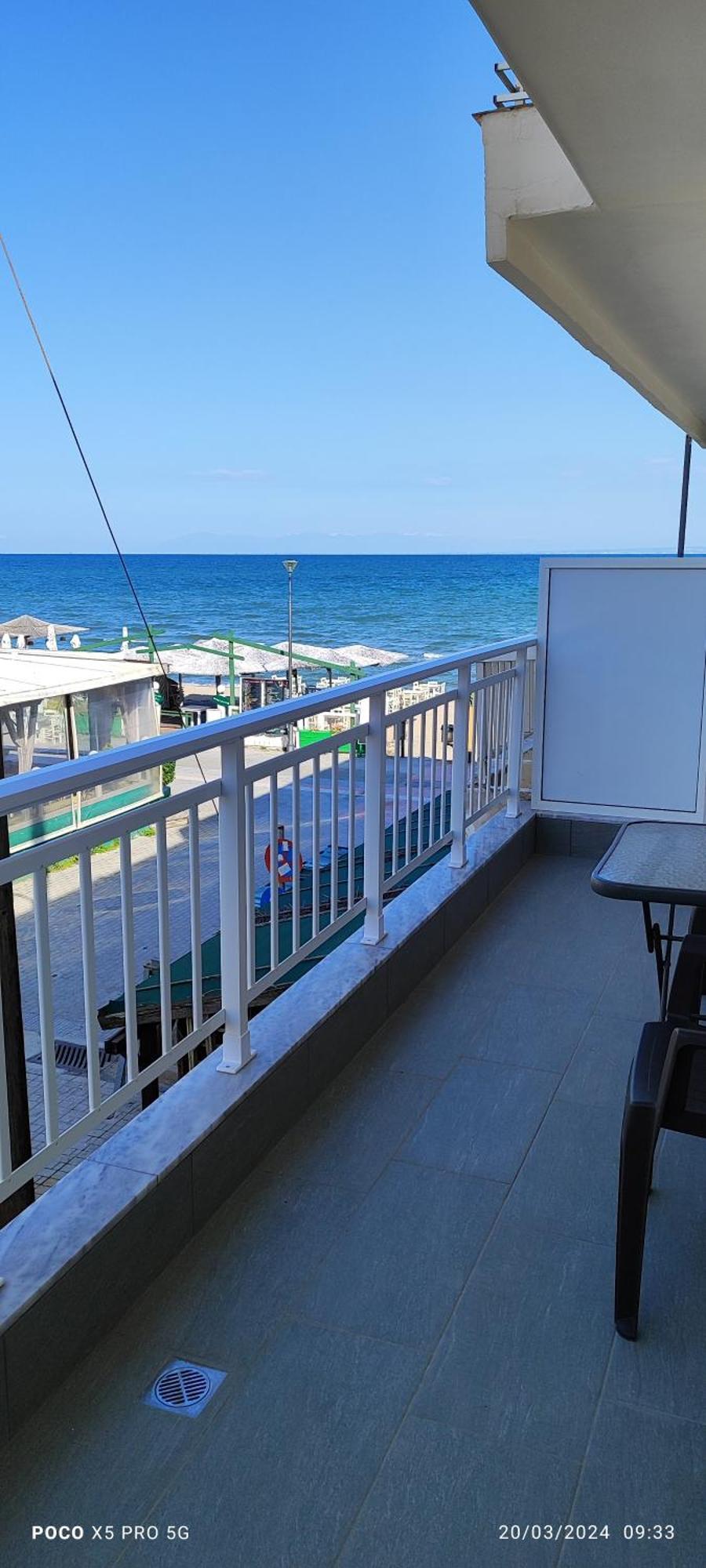 Umbrella Apartment Peraía Екстериор снимка
